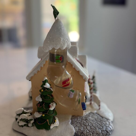 Hawthorne Village - "Santa’s Toy Workshop" Piece - Picture 6 of 10